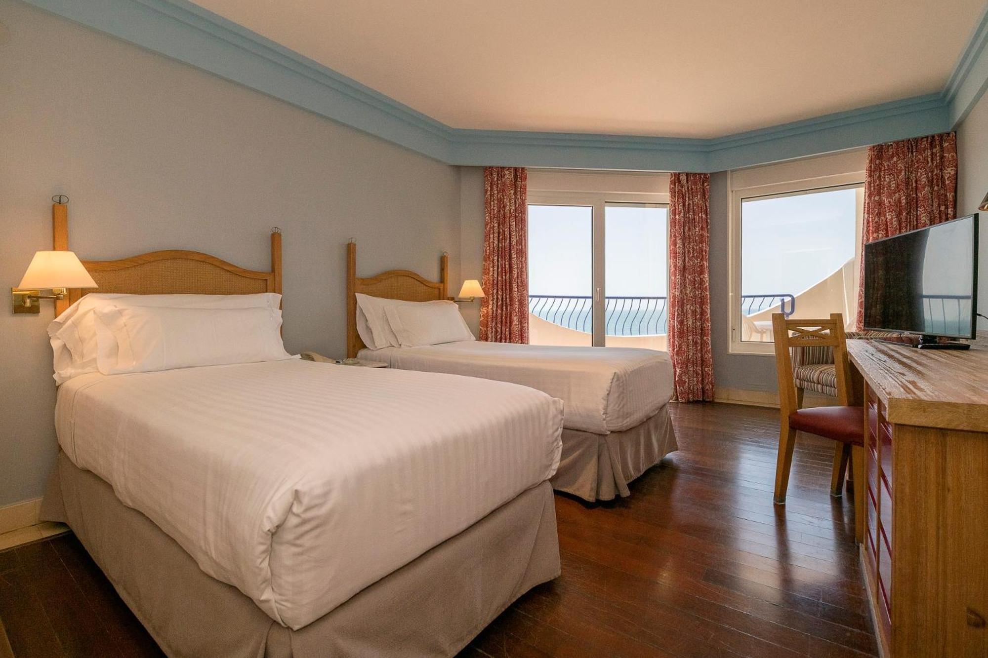 Hotel Playa Victoria Cadiz Exterior photo