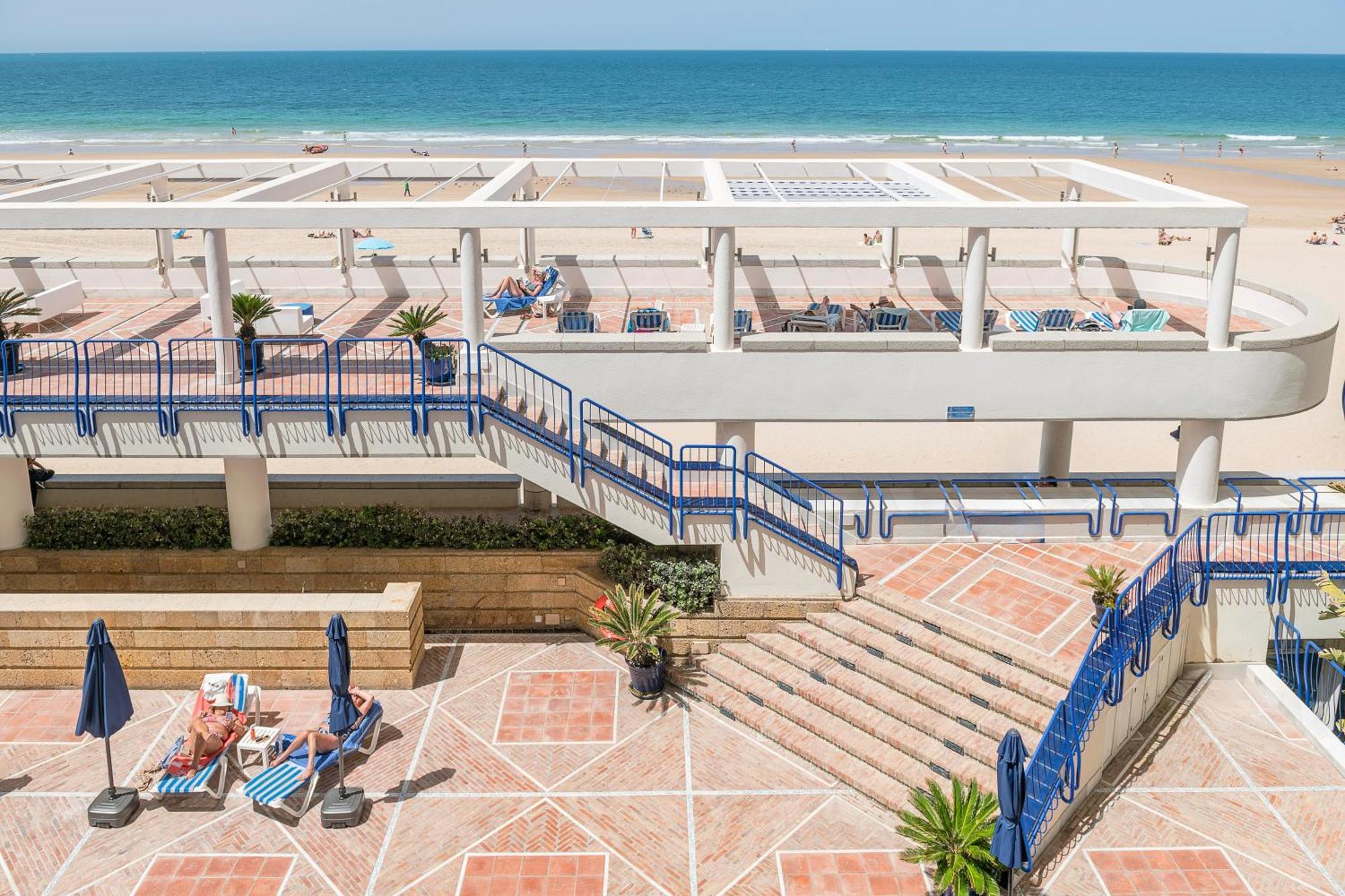 Hotel Playa Victoria Cadiz Exterior photo